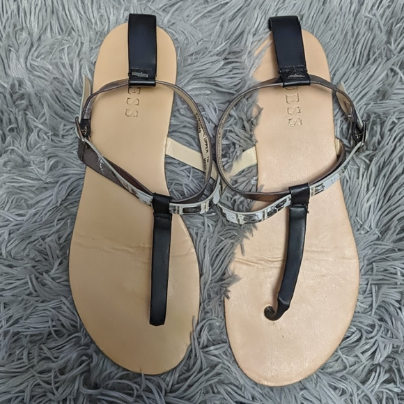 Guess python thong sandals🖤🤍 - Picture 2 of 4